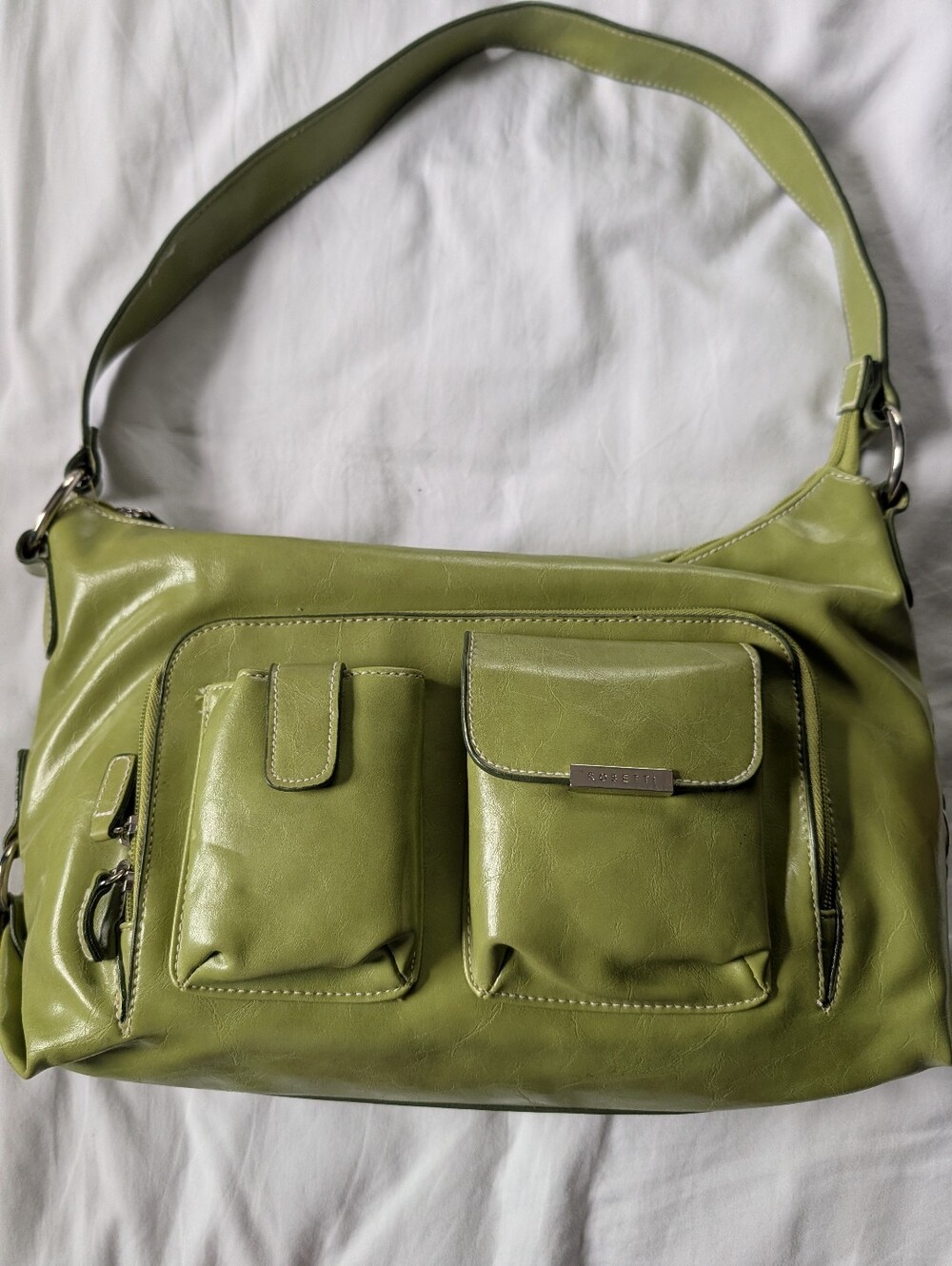 Rosetti Ladies Lime Green Purse. New Never Carried. Zip Closure.